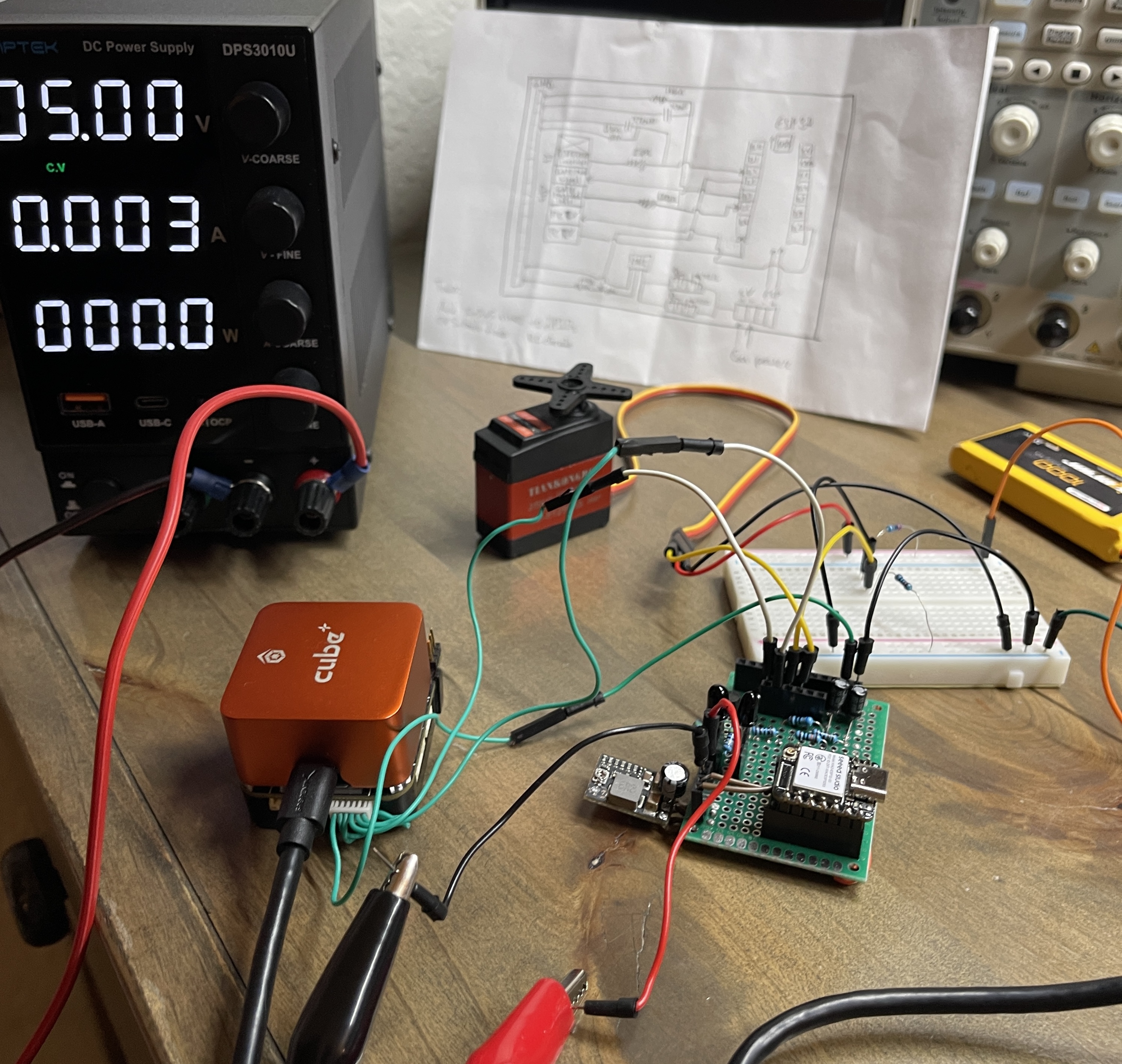 On-board computer connected to the corresponding peripherals